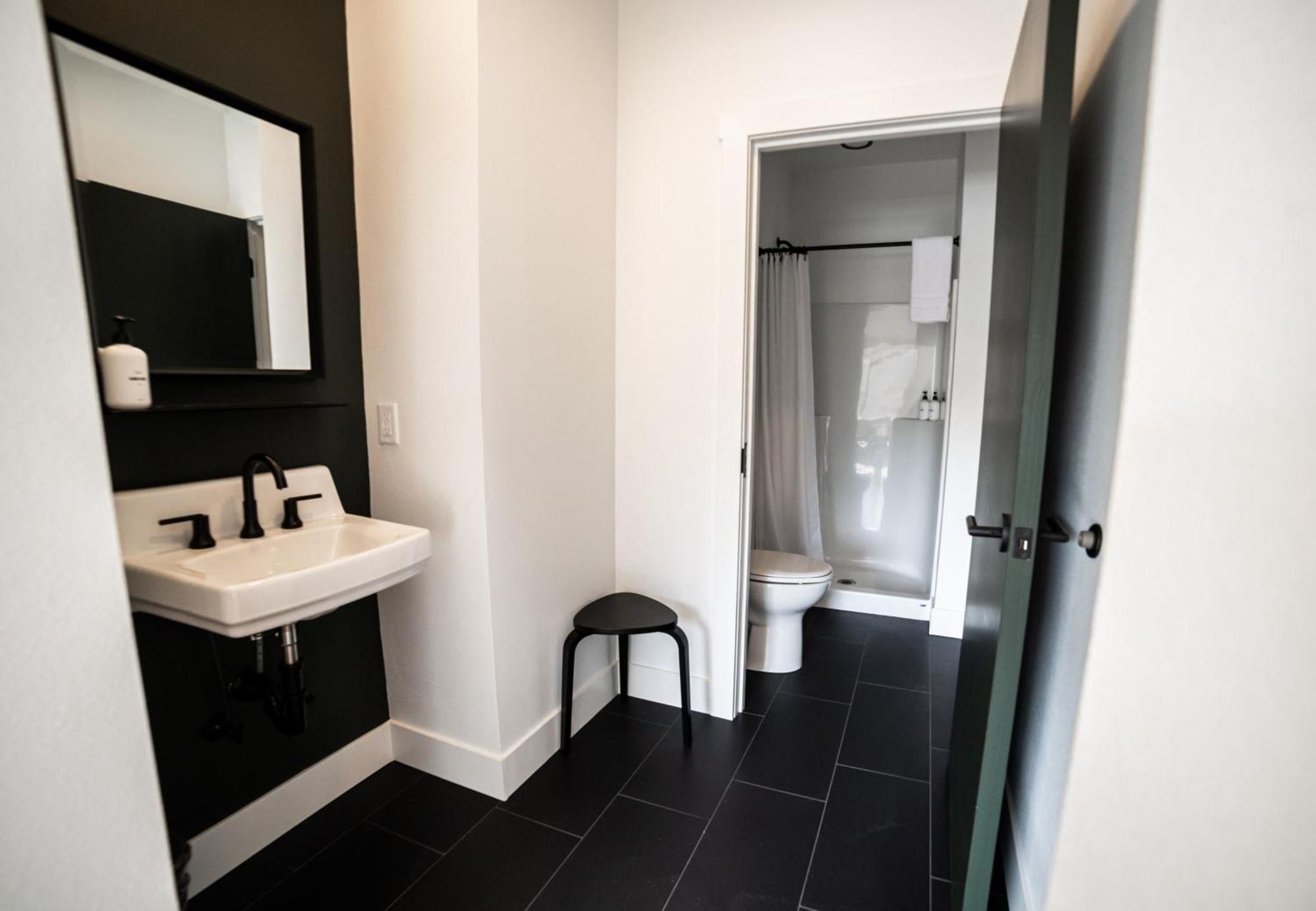 Loge - Downtown 3*